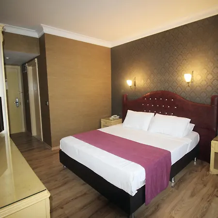 Club Troy & Hotel 2*