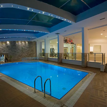 Club Troy & Hotel 2*